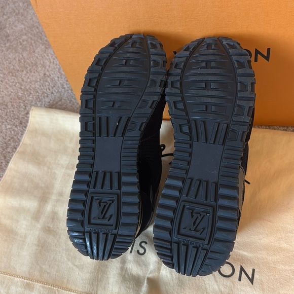 Louis Vuitton - Picture 16 of 17